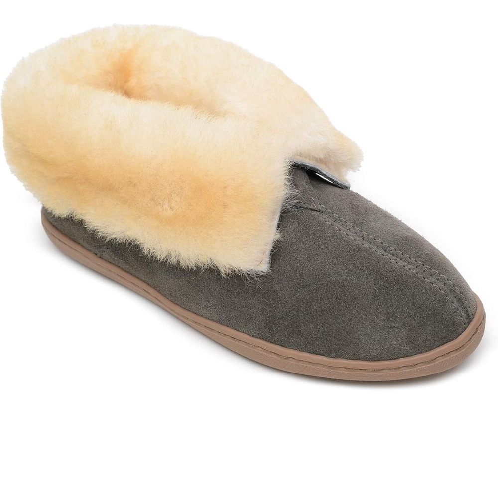 MINNETONKA women’s sheepskin ankle boot gray suede size 9 NWT